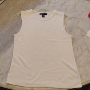 Sleeveless knit sweater Petite M feels like cashmere